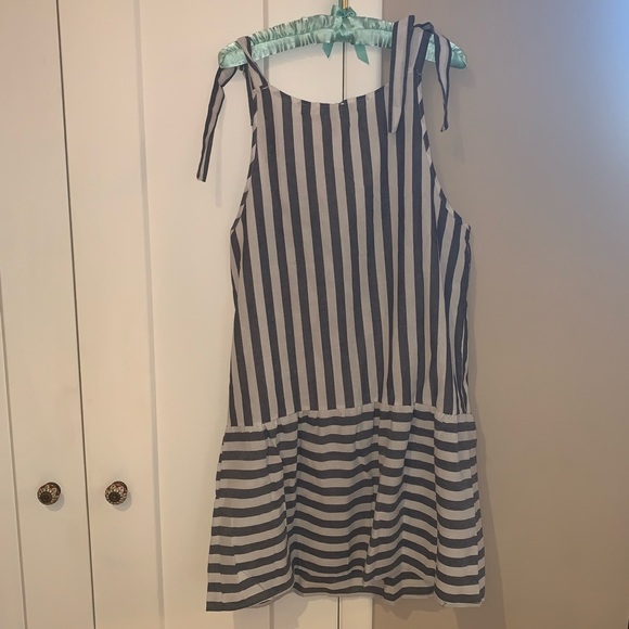 Tie Shoulder Dress - Picture 4 of 4